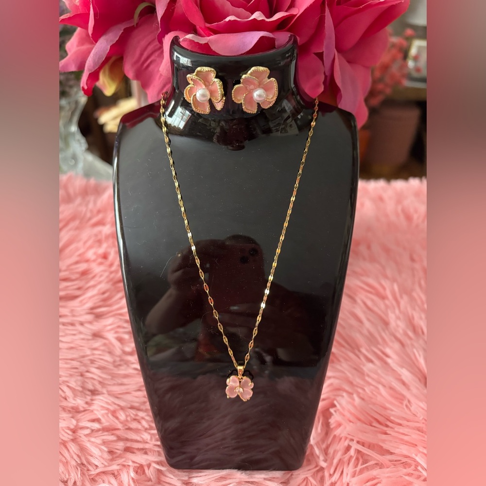 Gold and Peach Floral Pendant Necklace and matching earrings (stainless steel)